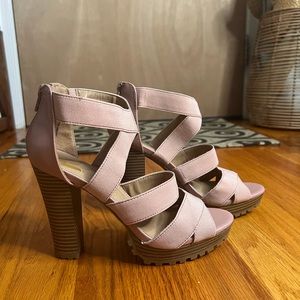Brand new Report brand rose pink platform heels size 7.5